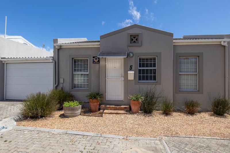 2 Bedroom Property for Sale in Lakeside Western Cape